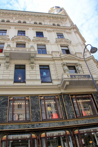 stephansplatz,: vienne,voyage,blog voyage,cafe sacher,sacher torte,adresses gourmandes à vienne,voyage à vienne,mraz & sohn wien,cafe mozart wien,grand hotel wien,café sacher wien,zum weisser rauchfangkehrer wien,Österreicher im mak  wien,apfelstrudel,schloß schönbrunn wien,stephansdom wien,st. stephen's cathedral vienna,schloss schönbrunn,château de sissi,h&m wien